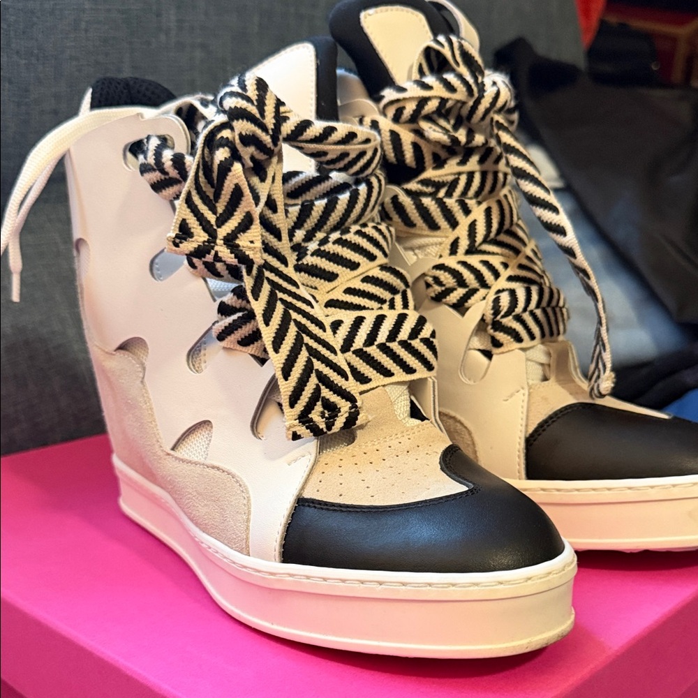 Cynthia Richard Courageous wedge sneaker sz 11